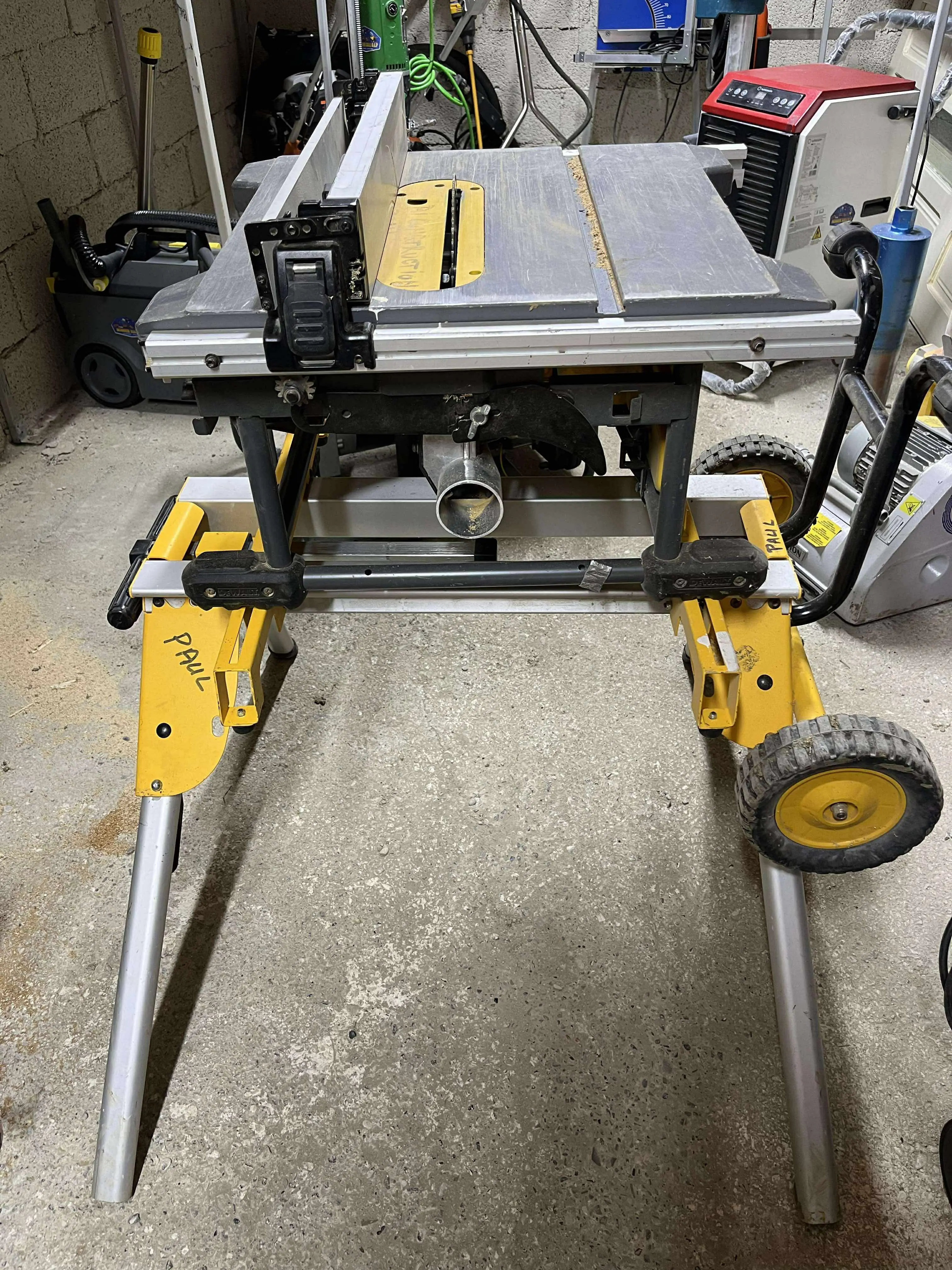 Circular Cu Masa Dewalt de închiriat